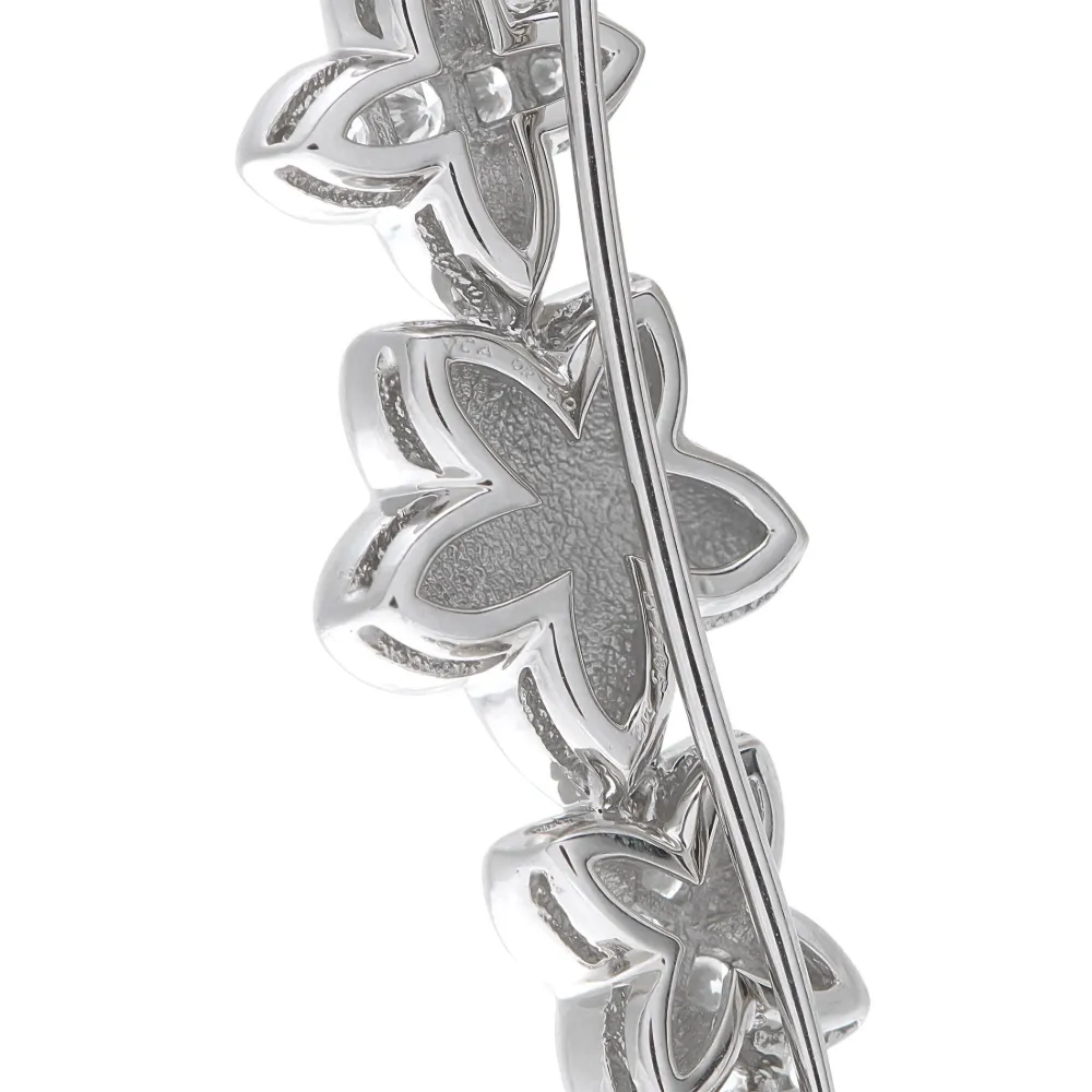 Pre-owned Van Cleef & Arpels 18k White Gold Star-embellished Diamond Brooch In Silver