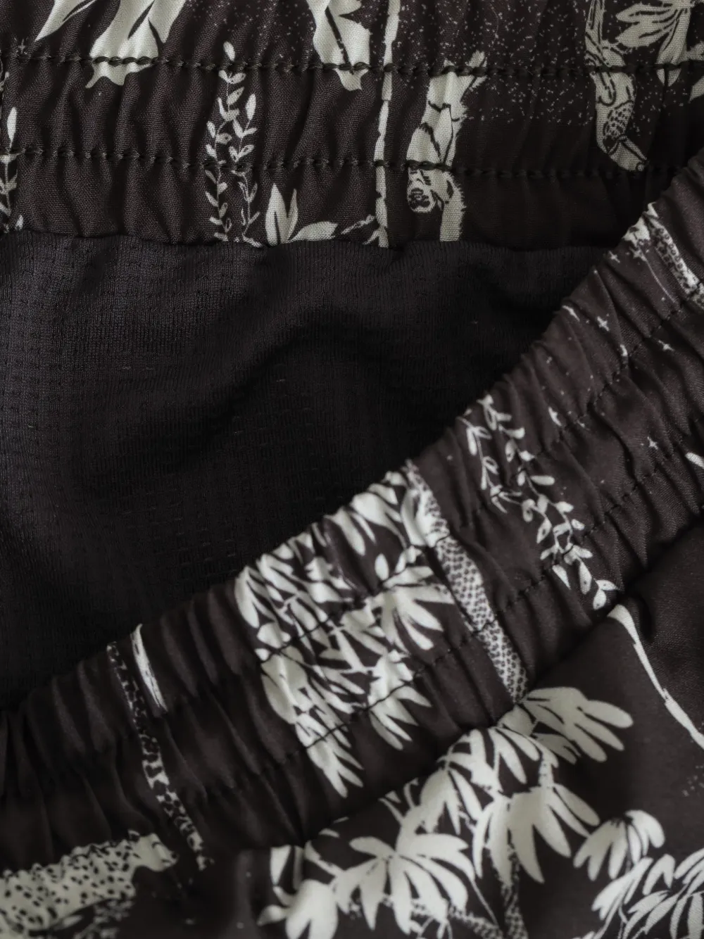 Lygia & Nanny Gil printed swim shorts Zwart