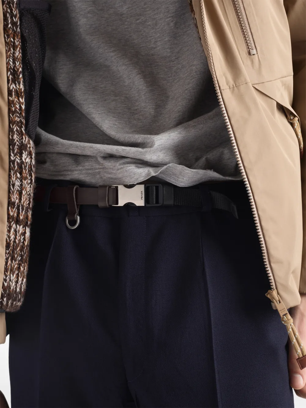 Prada Riem met gegraveerd logo Bruin