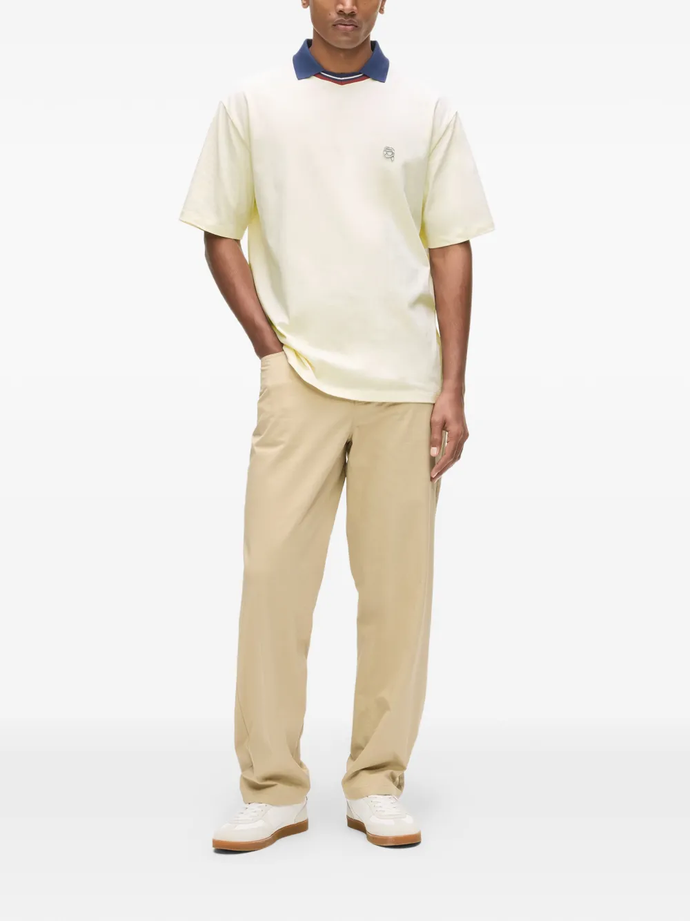 Karl Lagerfeld Ikonik T-shirt met V-hals en kraag Beige