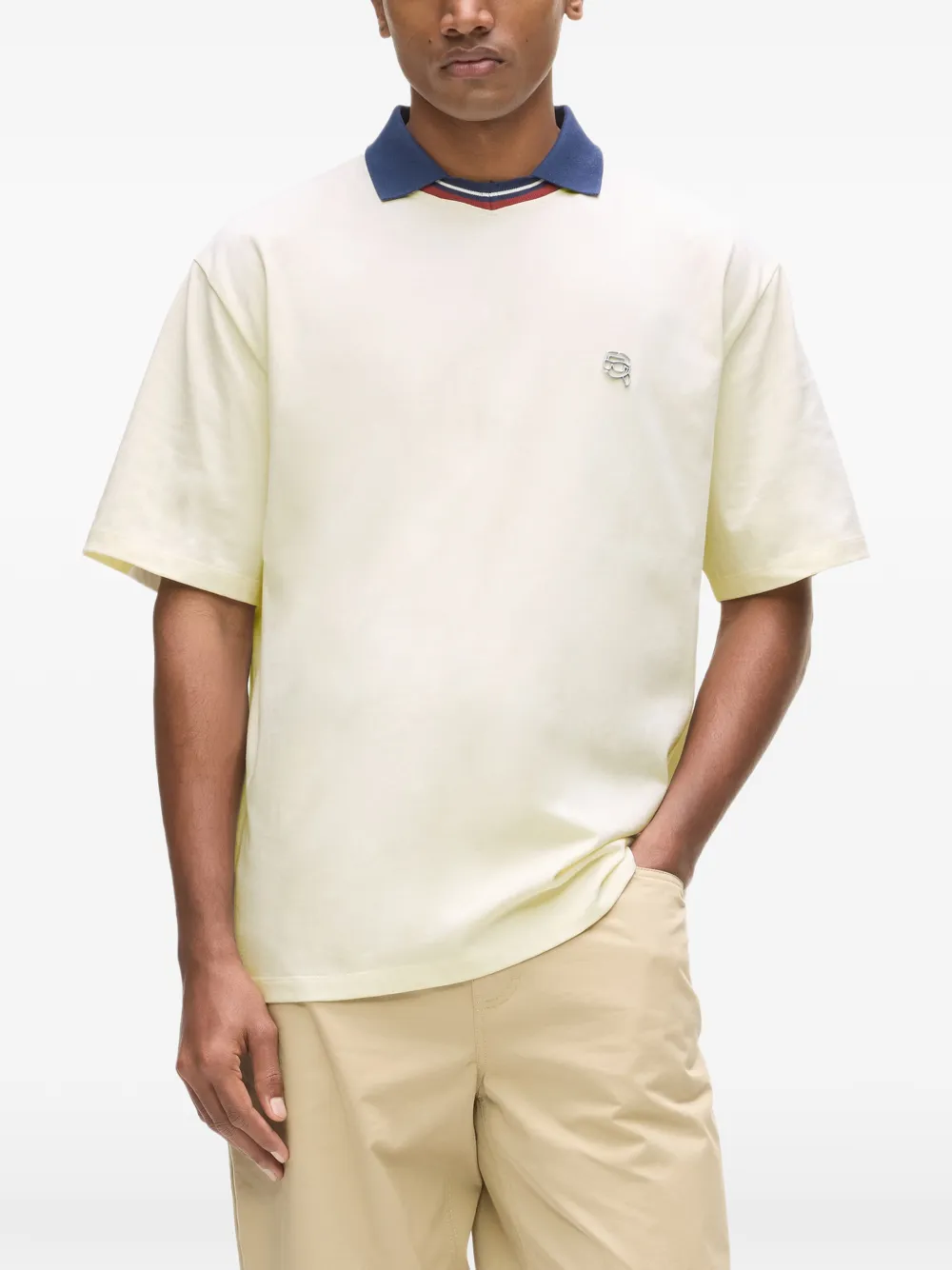 Karl Lagerfeld Ikonik T-shirt met V-hals en kraag Beige