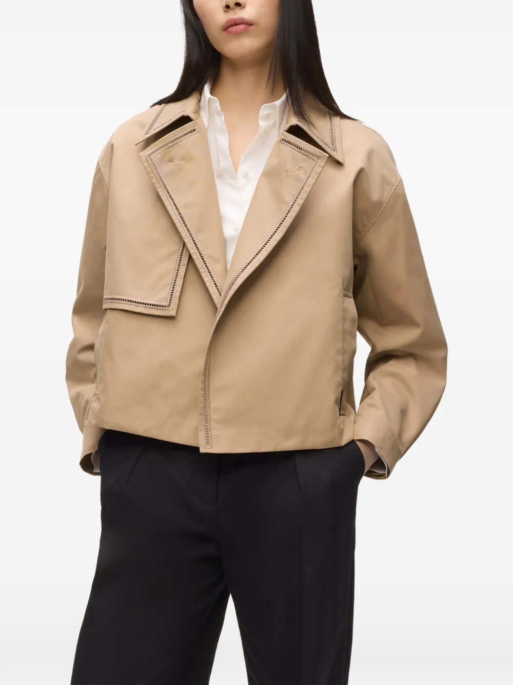 Karl Lagerfeld Korte trenchcoat met borduurwerk en uitgesneden details Beige