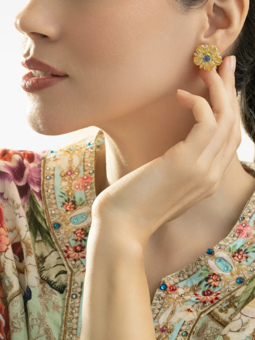 Tanya Farah 18k Yellow Gold Diamond And Ceylon Sapphire Earrings In Gold