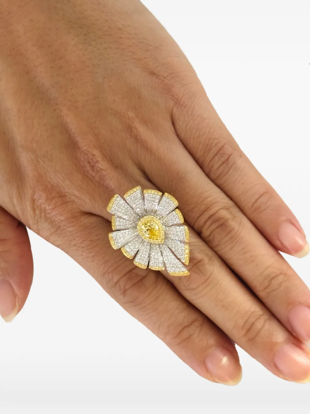 Hyt Jewelry 18k White And Yellow Gold Diamond Ring In Silver