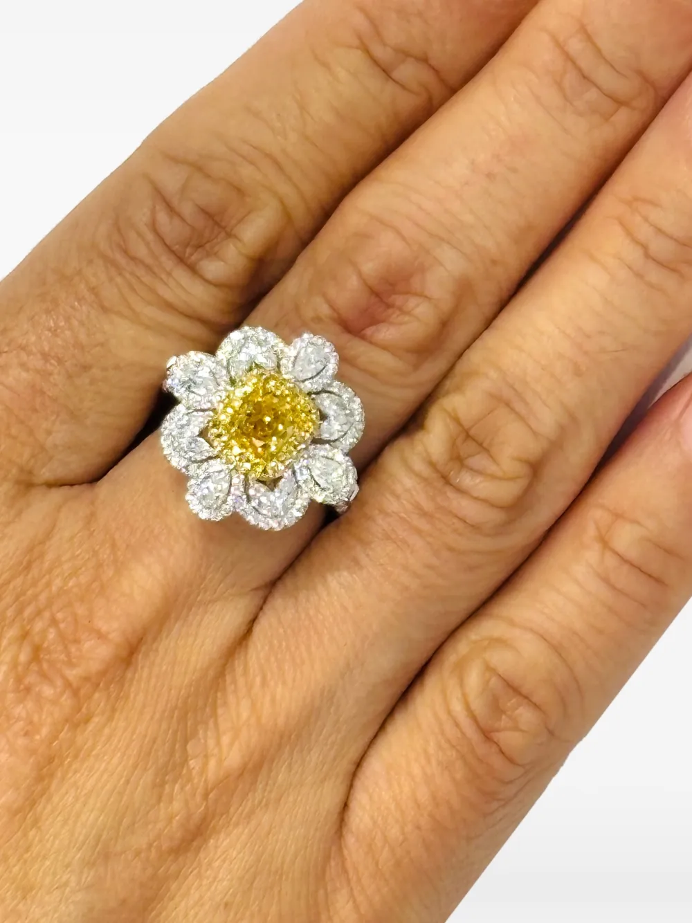 Hyt Jewelry 18k White And Yellow Gold Diamond Ring Pendant In Metallic