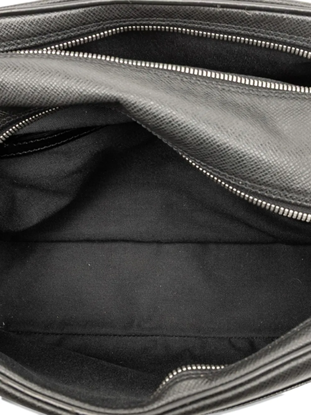 LOUIS VUITTON Pre-owned 2002 Taiga Reporter Pm Crossbody Bag In Black