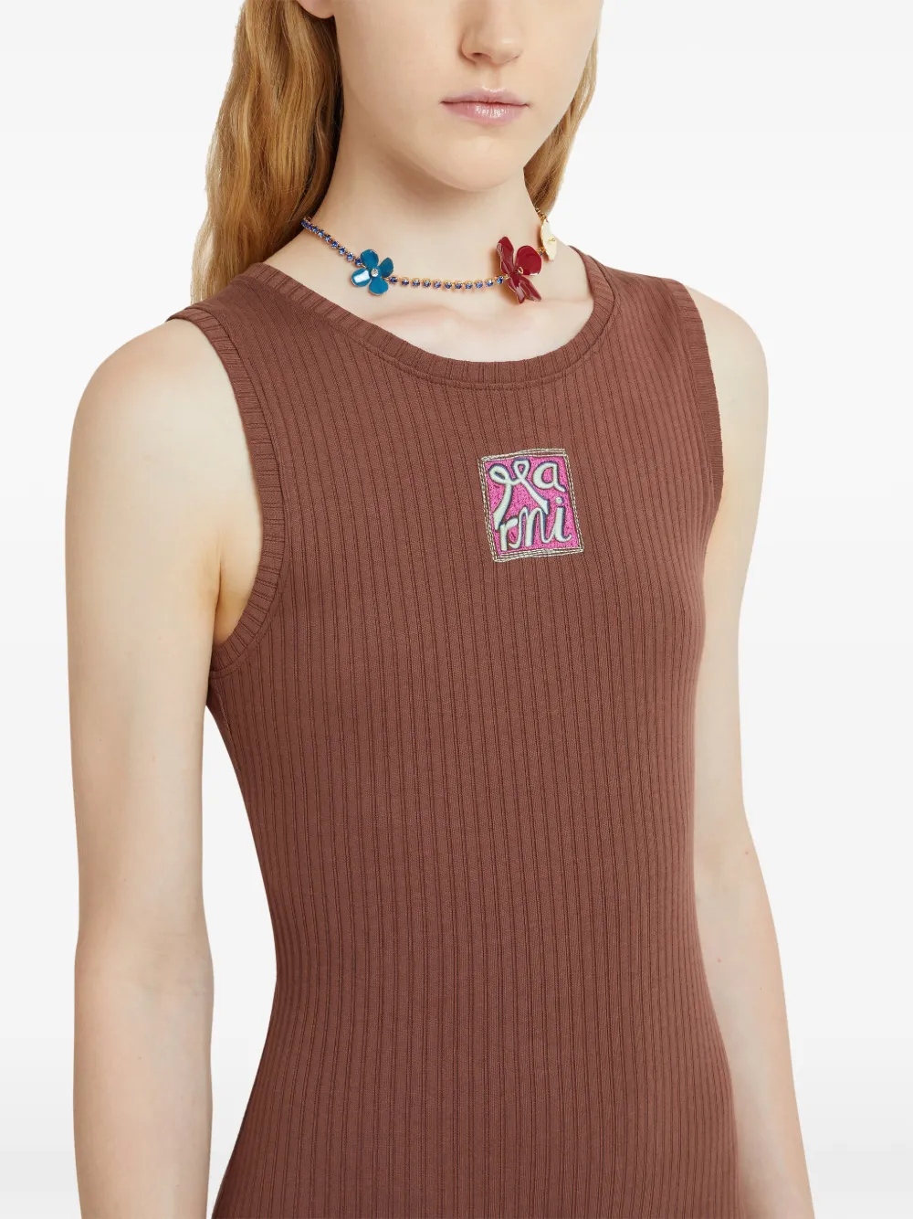 Marni Geribbelde midi-jurk met logopatch Bruin