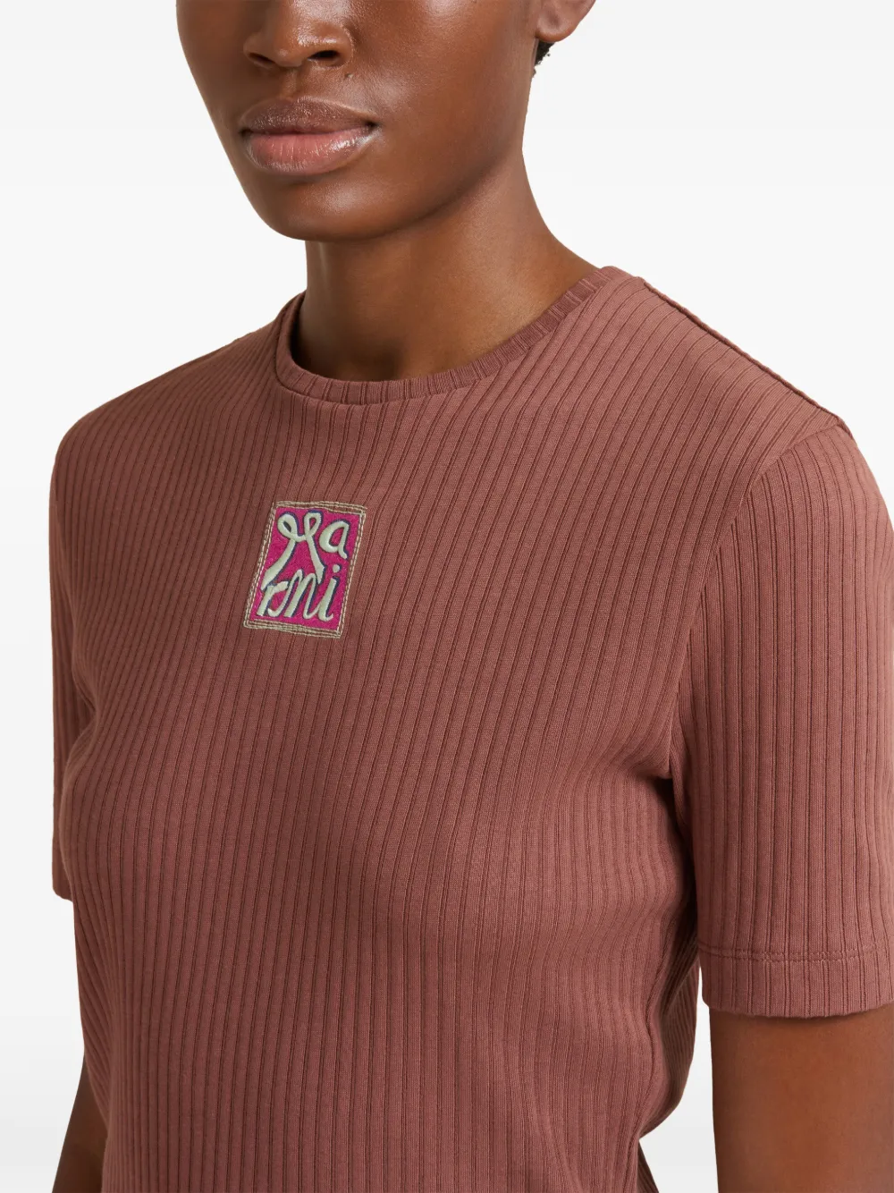 Marni Geribbeld T-shirt met geborduurd logo Bruin