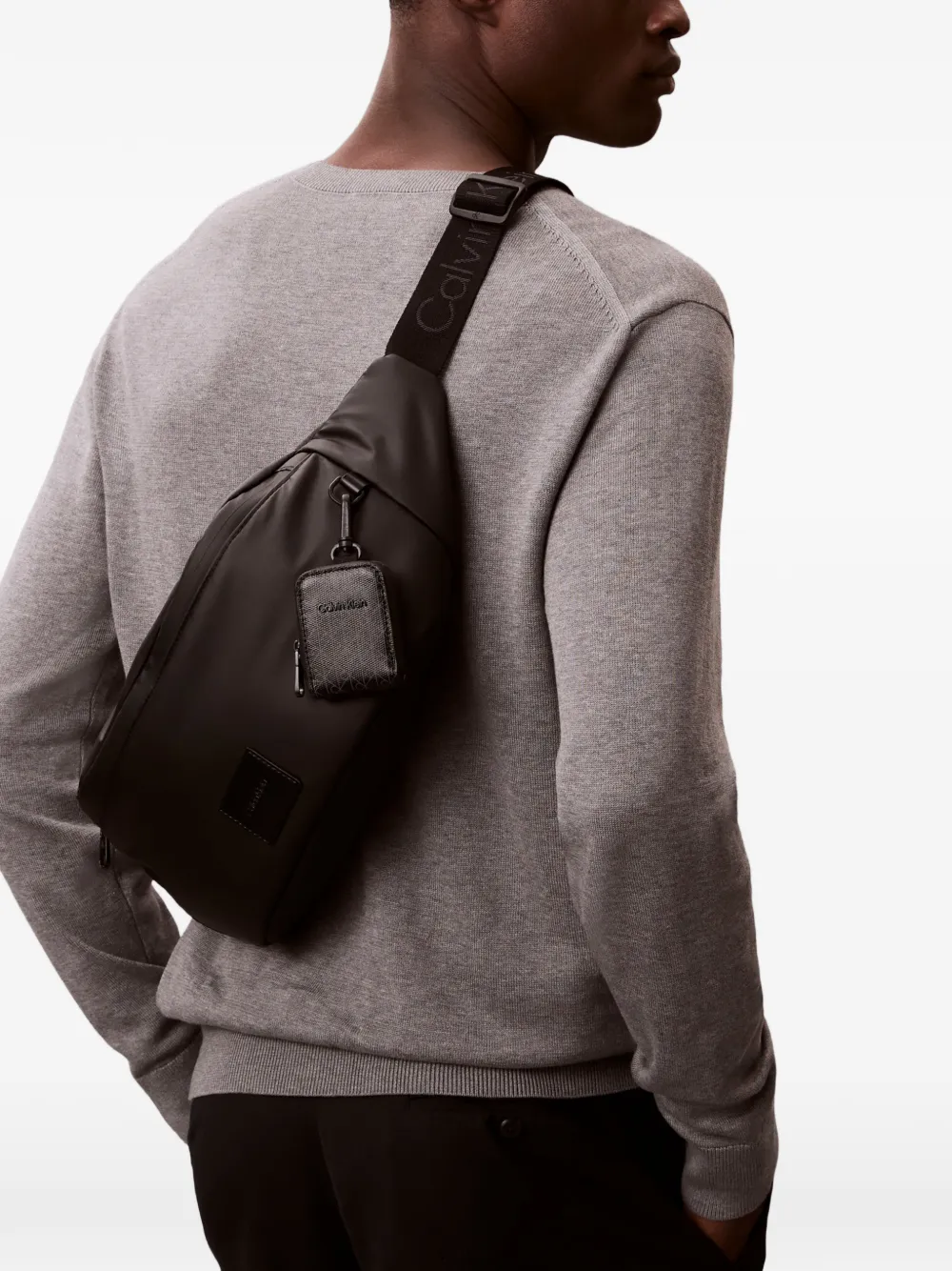 Calvin Klein logo-strap messenger bag - Zwart