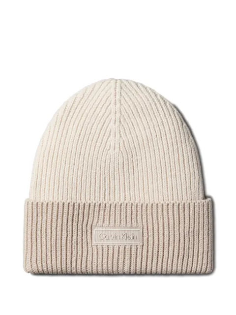 Calvin Klein ribbed logo-patch beanie hat