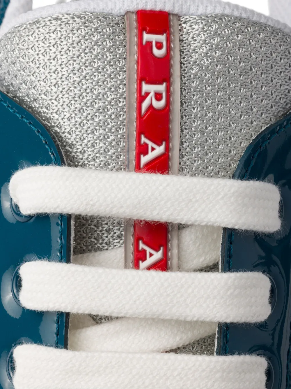 Prada Lakleren sneakers met logodetail Blauw