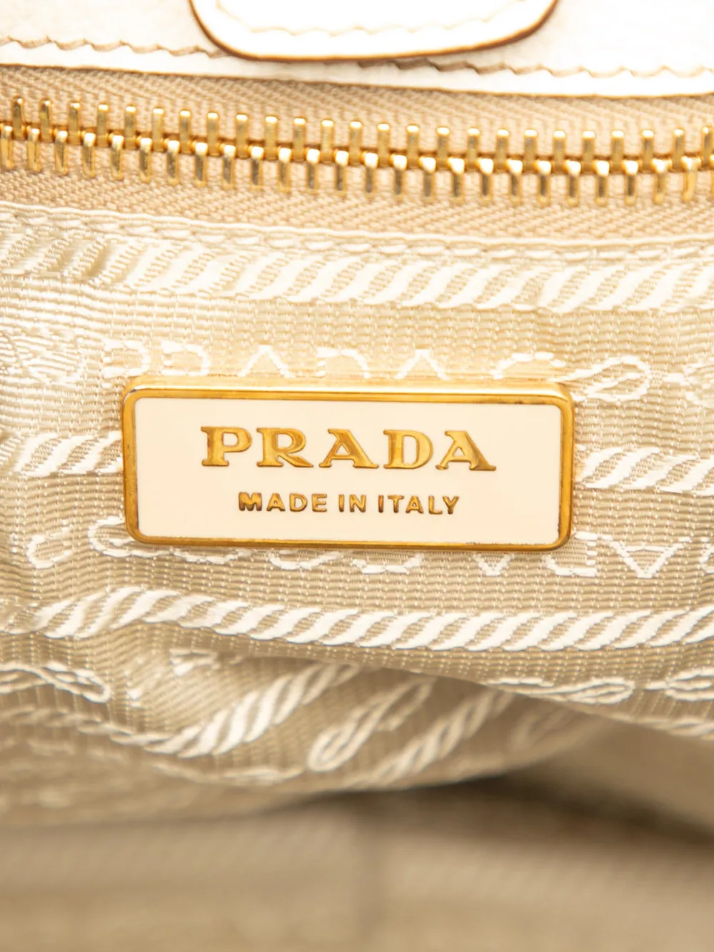 Pre-owned Prada 2000-2025 Vitello Daino Side Flap Pockets Shoulder Bag In White