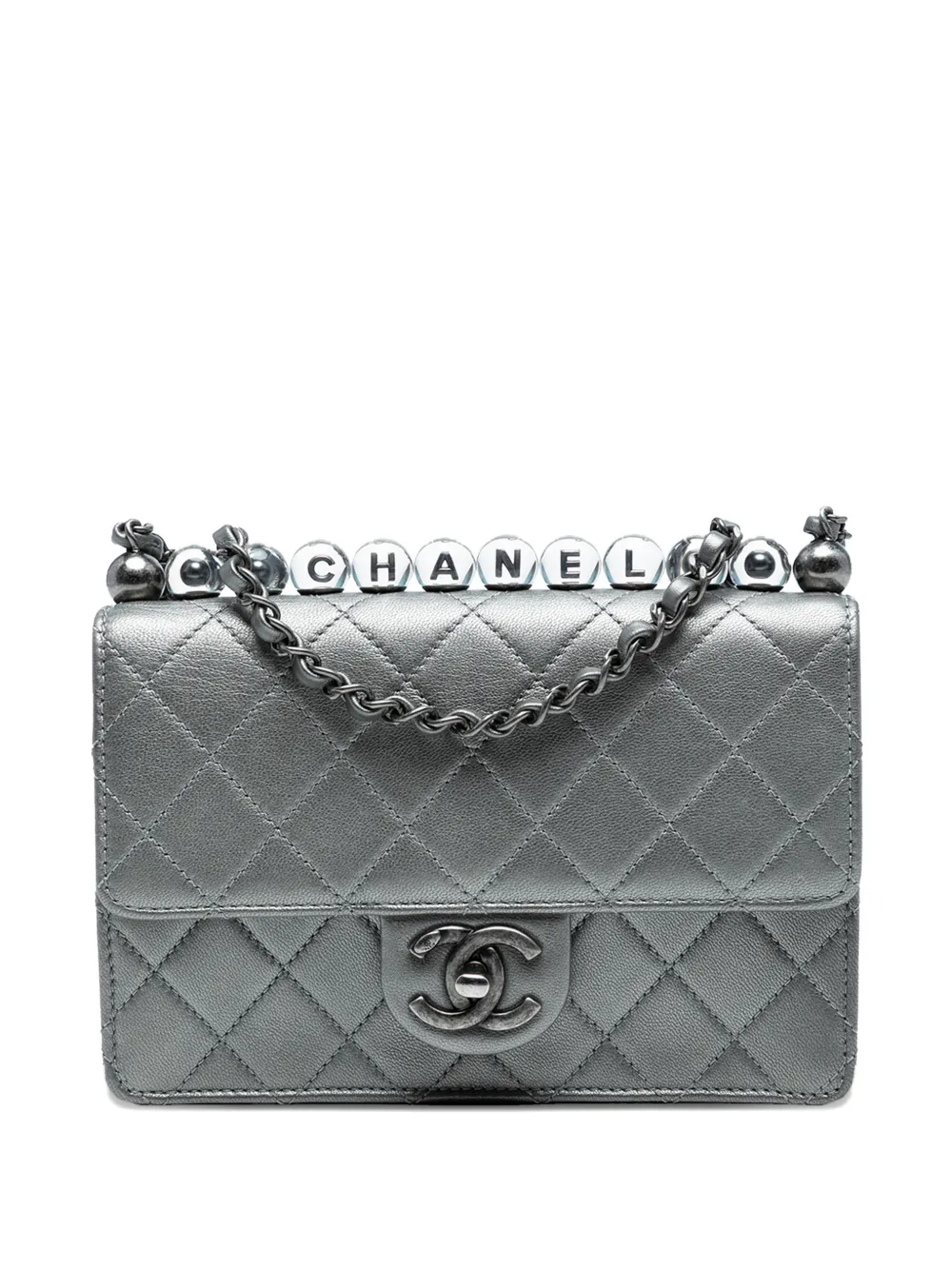 CHANEL Pre-Owned 2020 Medium Quilted Metallic Goatskin Chic Pearls Flap crossbody bag - Argento