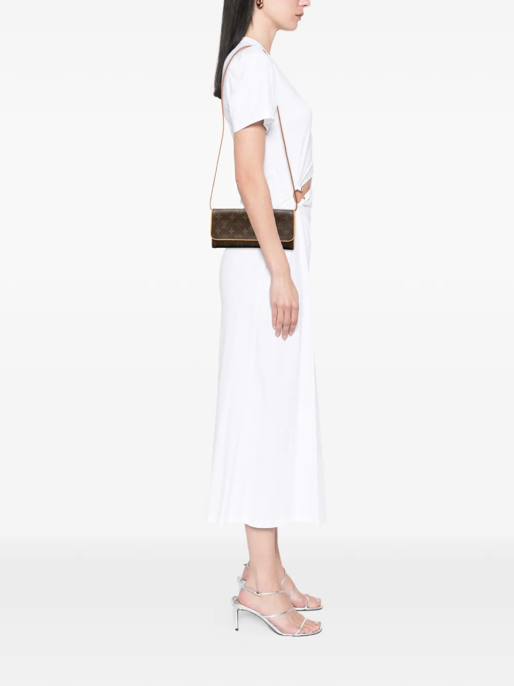 Louis Vuitton Pre-Owned 2004 Monogram Pochette Twin GM crossbody bag | Estilos de archivo | Image 2