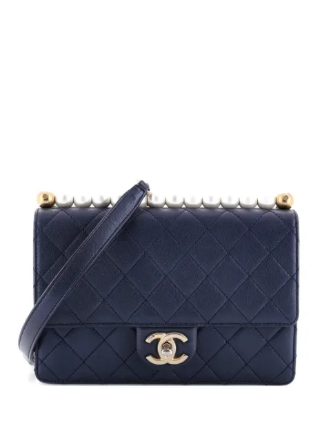 CHANEL Pre-Owned bolsa de hombro Chic Pearls Flap  pequeña de piel de cordero capitonada 