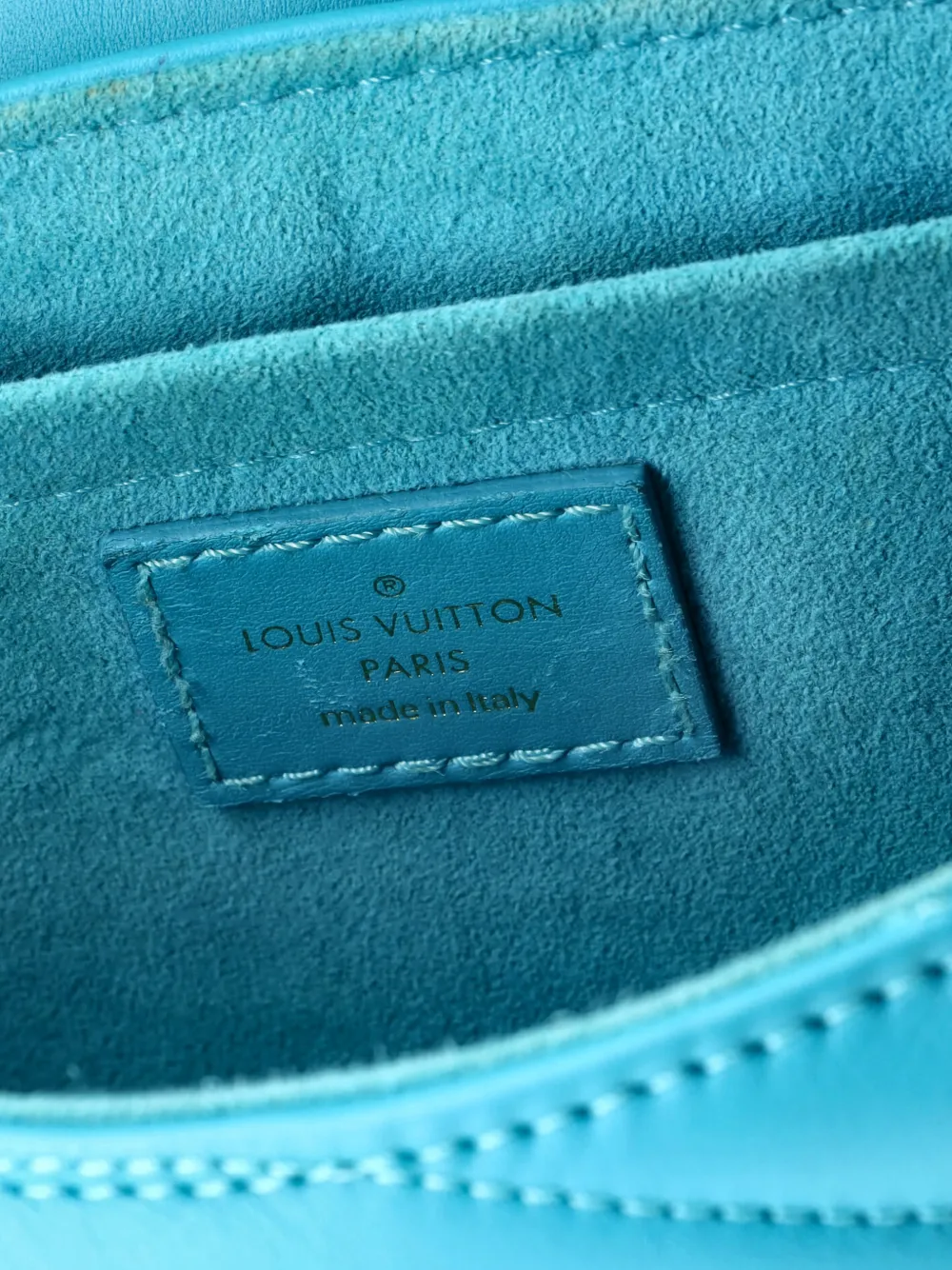 Pre-owned Louis Vuitton New Wave Chain Bag Quilted Leather Mm Crossbody Bag In Blue