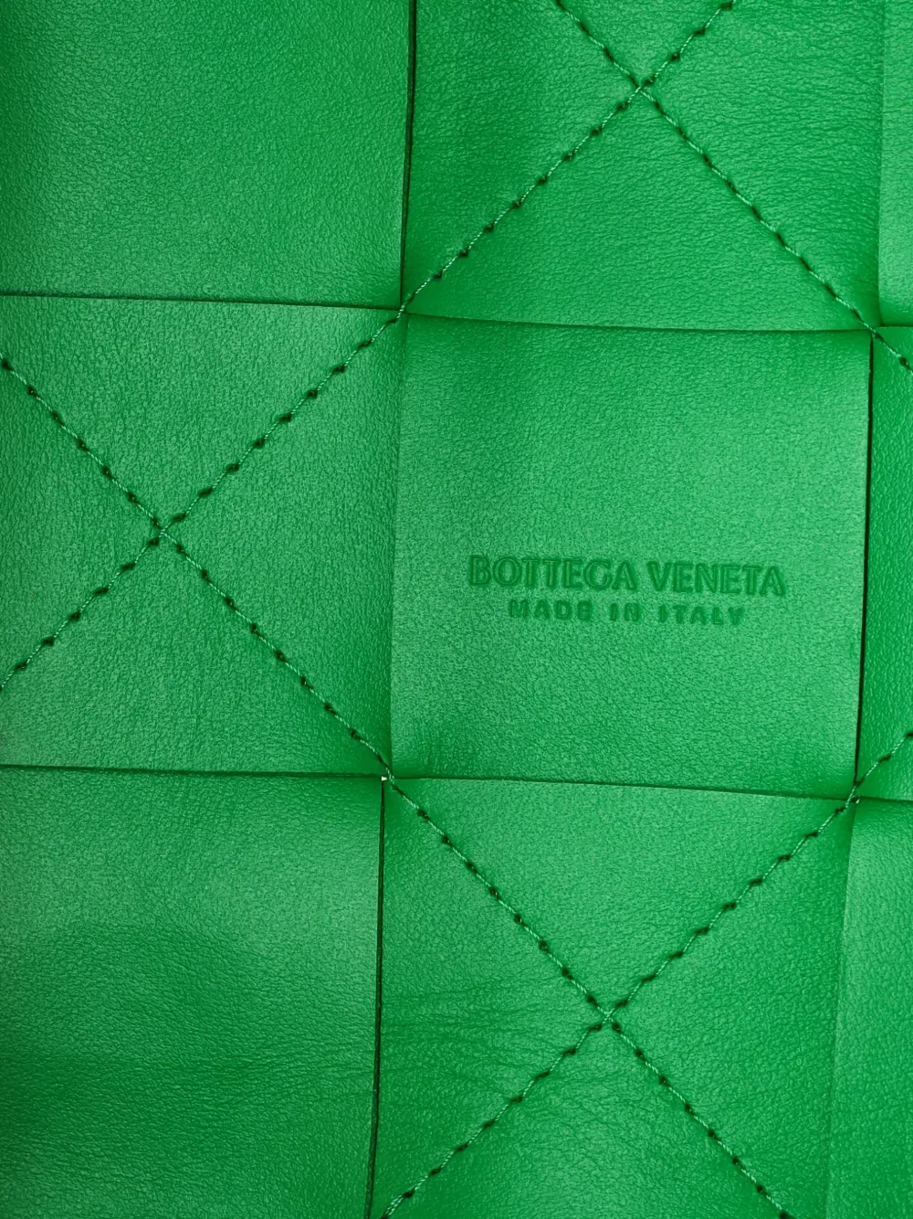 Pre-owned Bottega Veneta Cassette Maxi Intrecciato Leather Small Bucket Bag In Green