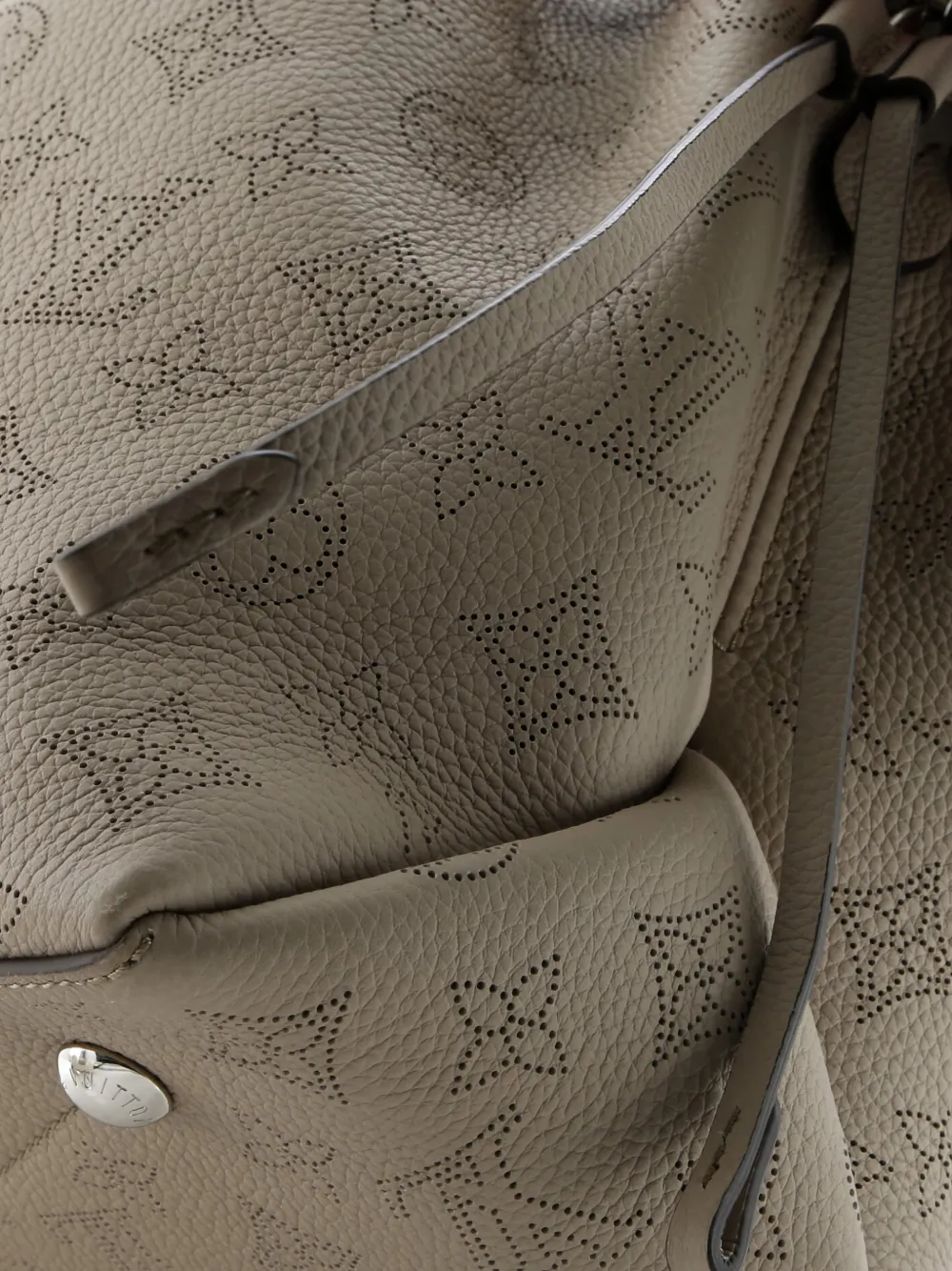 Pre-owned Louis Vuitton Bella Mahina Leather Tote Bag In Neutral