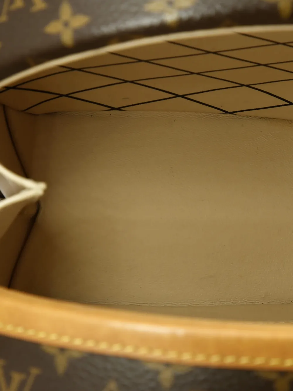 Pre-owned Louis Vuitton Petite Boite Chapeau Bag Monogram Canvas Crossbody Bag In Brown