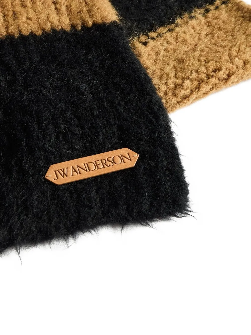 JW Anderson écharpe rayée à patch logo | Homme | Image 2