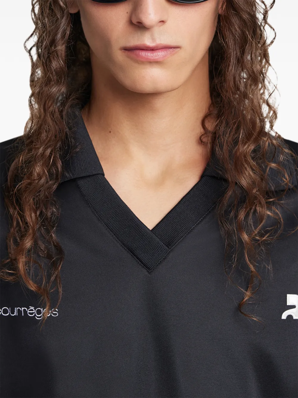 Courrèges T-shirt met V-hals en logodetail Zwart