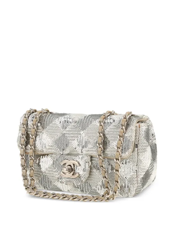 CHANEL キルティング　ポーチ　バッグ　シルバー CHANEL Pre-Owned 2014 Mini Timeless Sequin Shoulder Bag | Silver