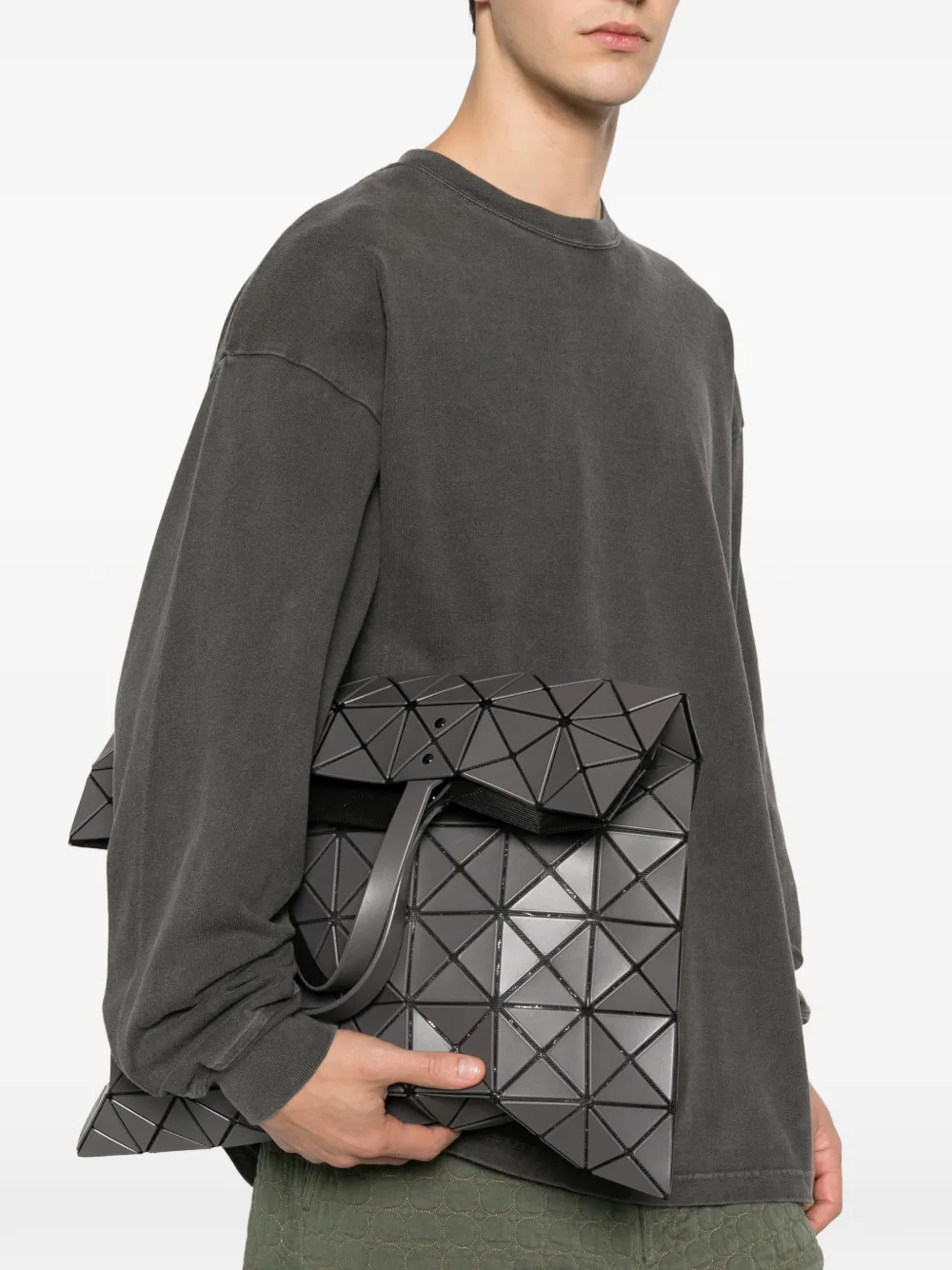 Issey Miyake Lucent Matte geometric-panelled tote bag | Homme | Image 2
