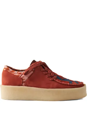Clarks Originals Wallabee GTX Derby Shoes | Black | FARFETCH IN