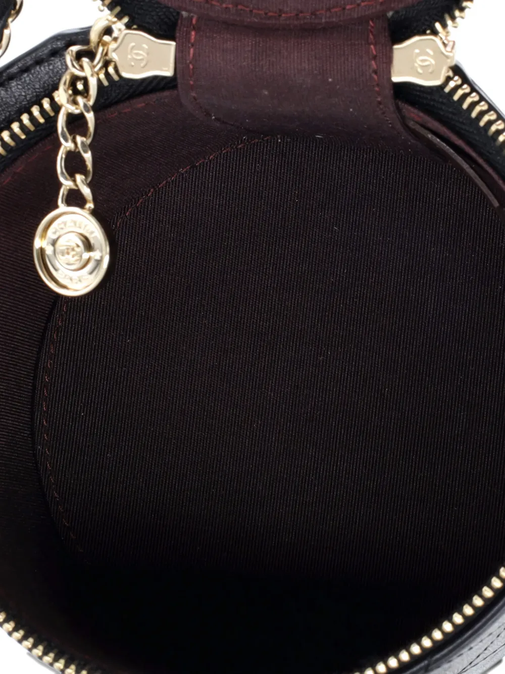 CHANEL Pre-owned Cc Round Vanity Case With Chain Quilted Lambskin Mini Clutch Bag In Black