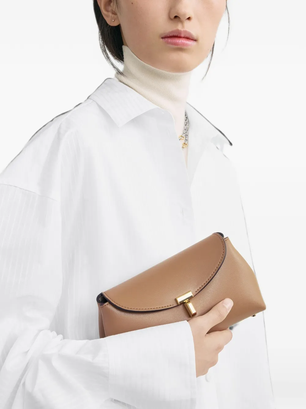 TOTEME Leren clutch met omslag en T-slot Bruin