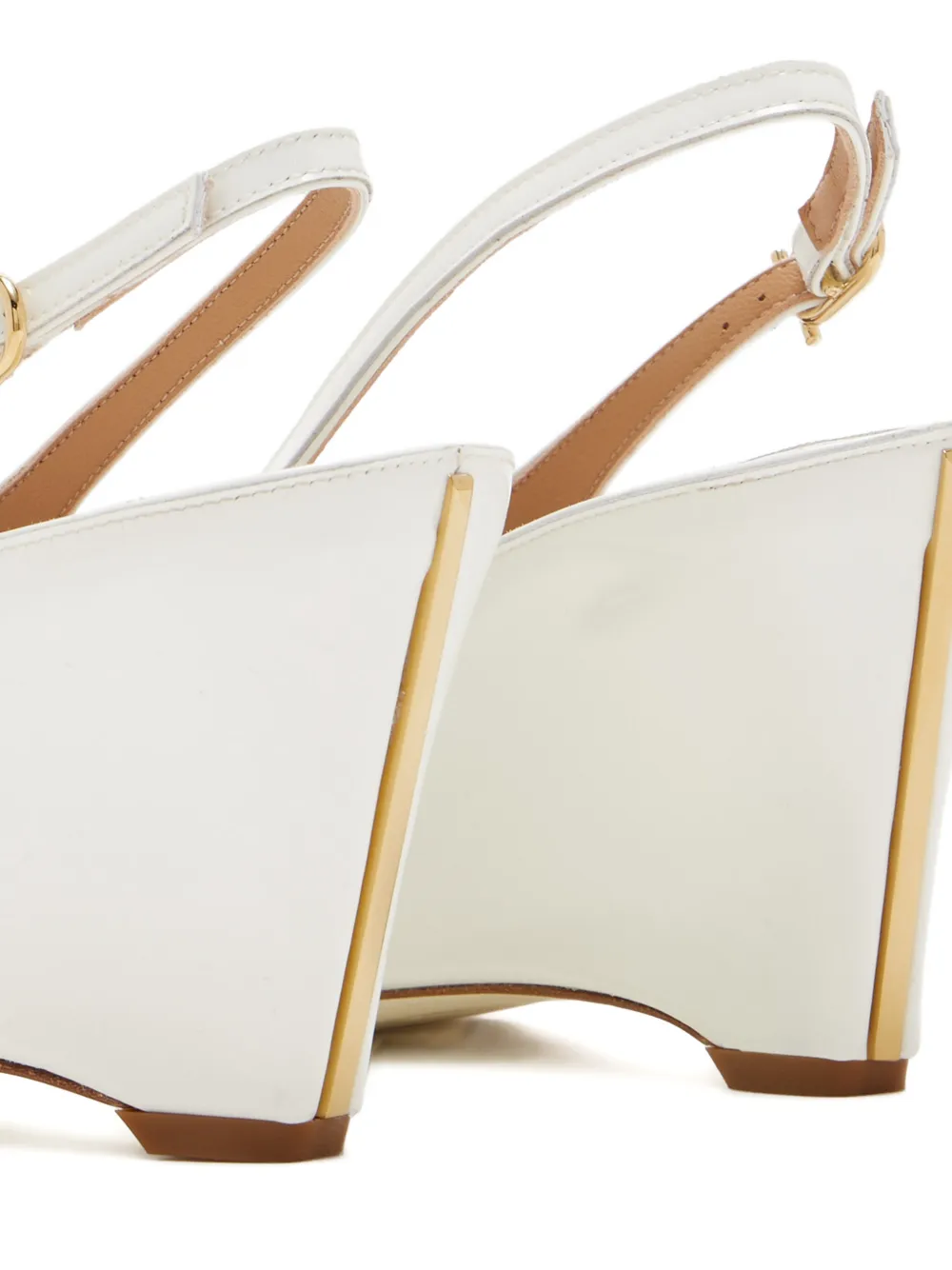Ferragamo 70 mm slingback pumps met open neus Beige