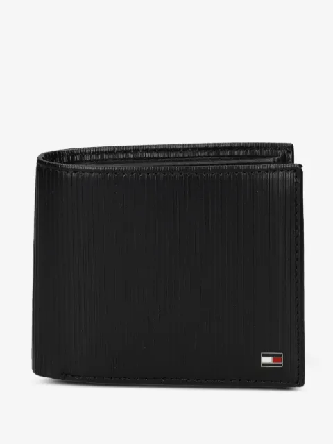 Tommy Hilfiger cartera tejida de canalé