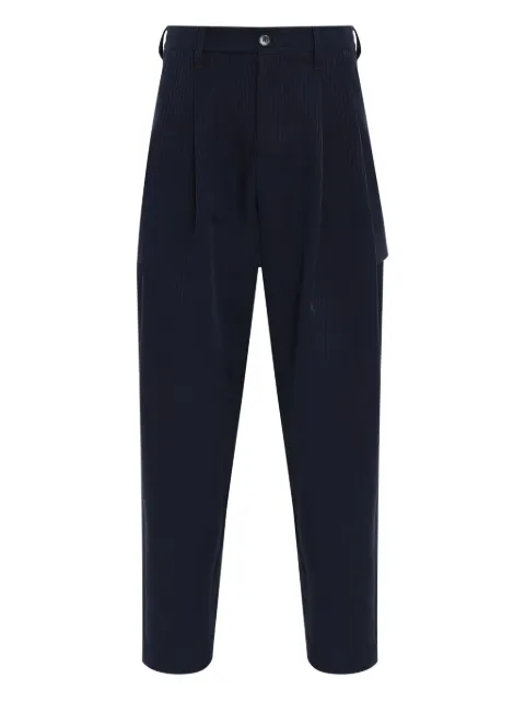 À La Garçonne Calça com pregas e abotoamento