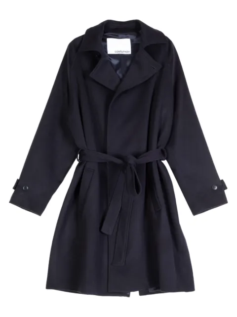 Costumein gabardina con cinturón