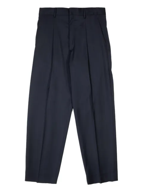 Costumein pantalones con detalle de pinzas