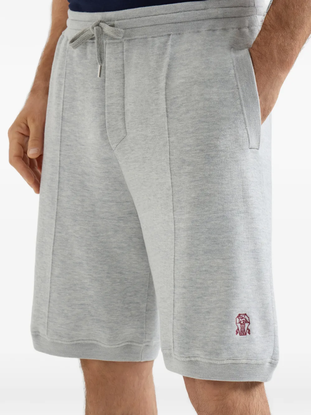 Brunello Cucinelli Shorts met geborduurd logo Grijs
