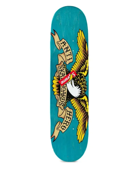 Supreme patineta con estampado gráfico