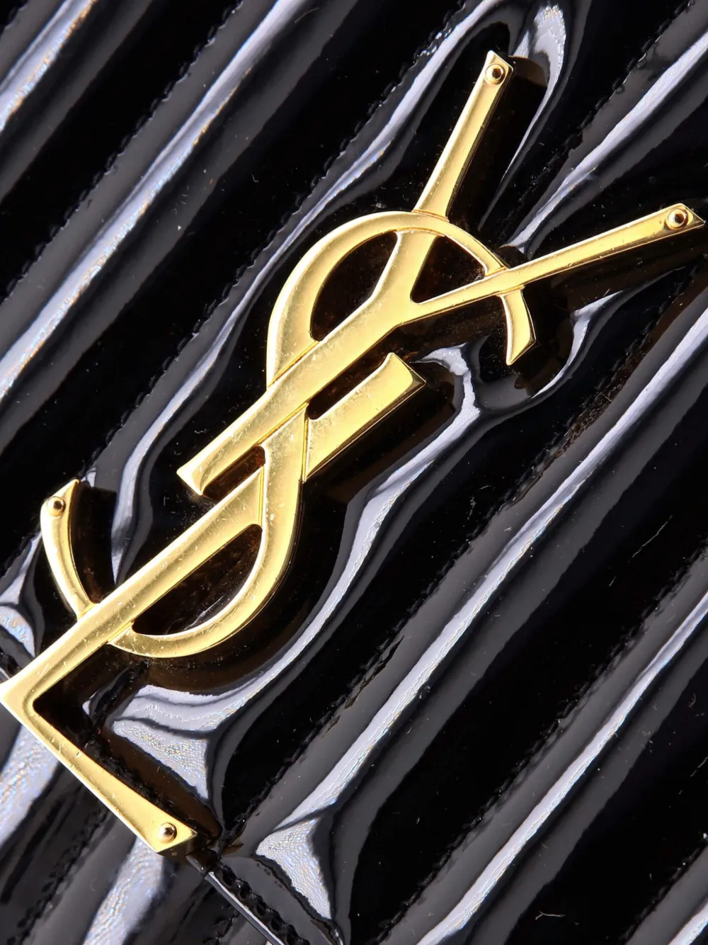 SAINT LAURENT Pre-owned Vicky Vertical Quilted Patent Large Crossbody Bag In Black