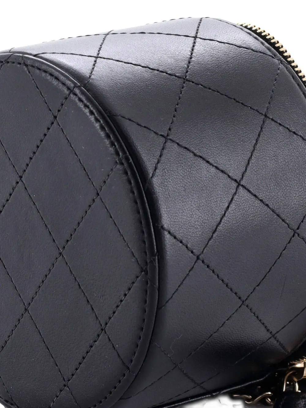 Pre-owned Chanel Cc Round Vanity Case With Chain Quilted Lambskin Mini Clutch Bag In Black