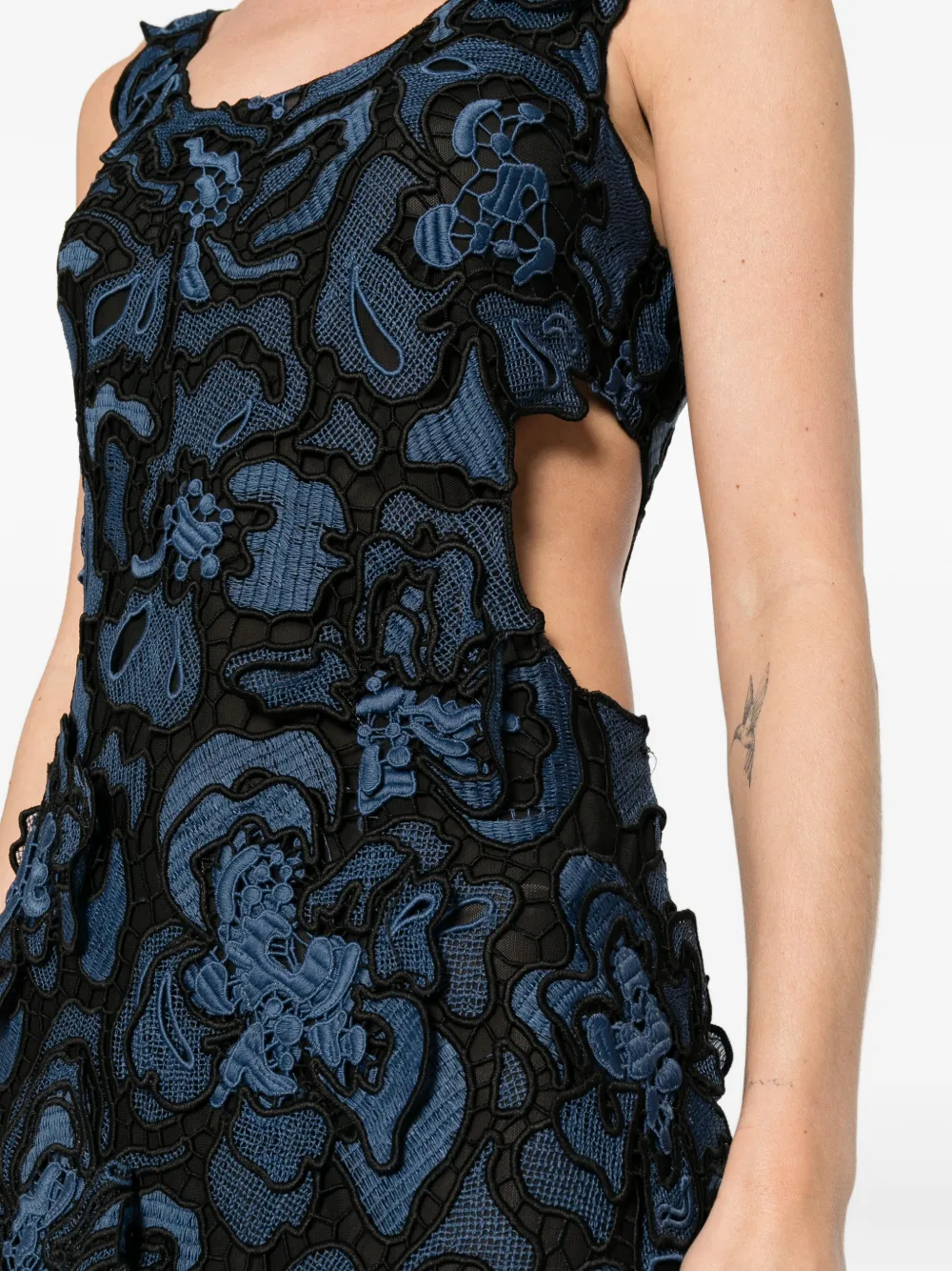 SIMKHAI Jurk met bloemenkant Blauw