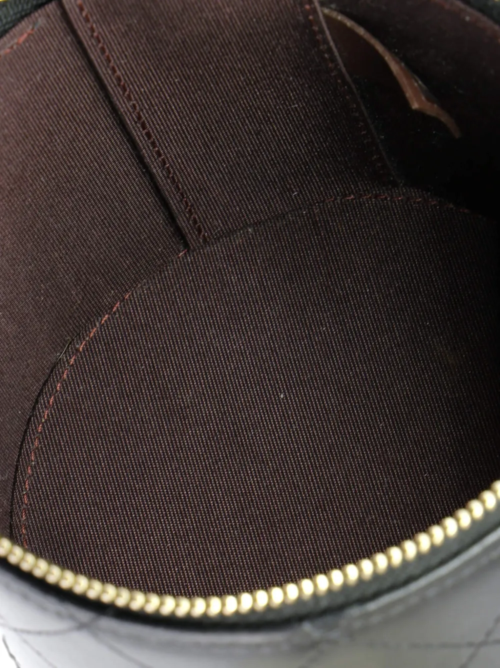 Pre-owned Chanel Cc Round Vanity Case With Chain Quilted Lambskin Mini Clutch Bag In Black