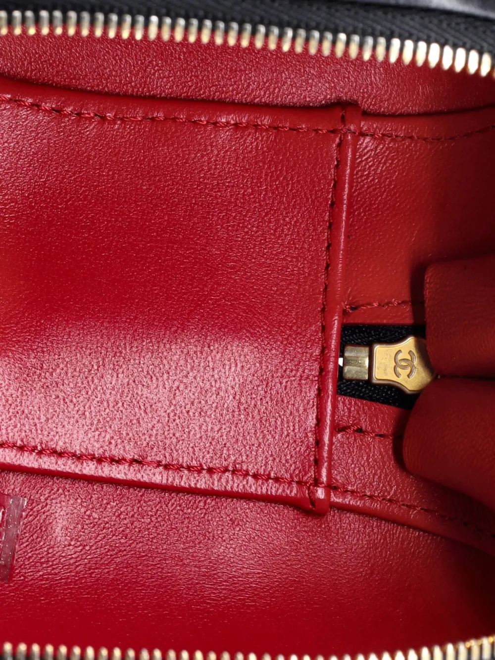 CHANEL Pre-owned Cc Bubble Top Handle Vanity Case With Chain Quilted Lambskin Mini Satchel In Black