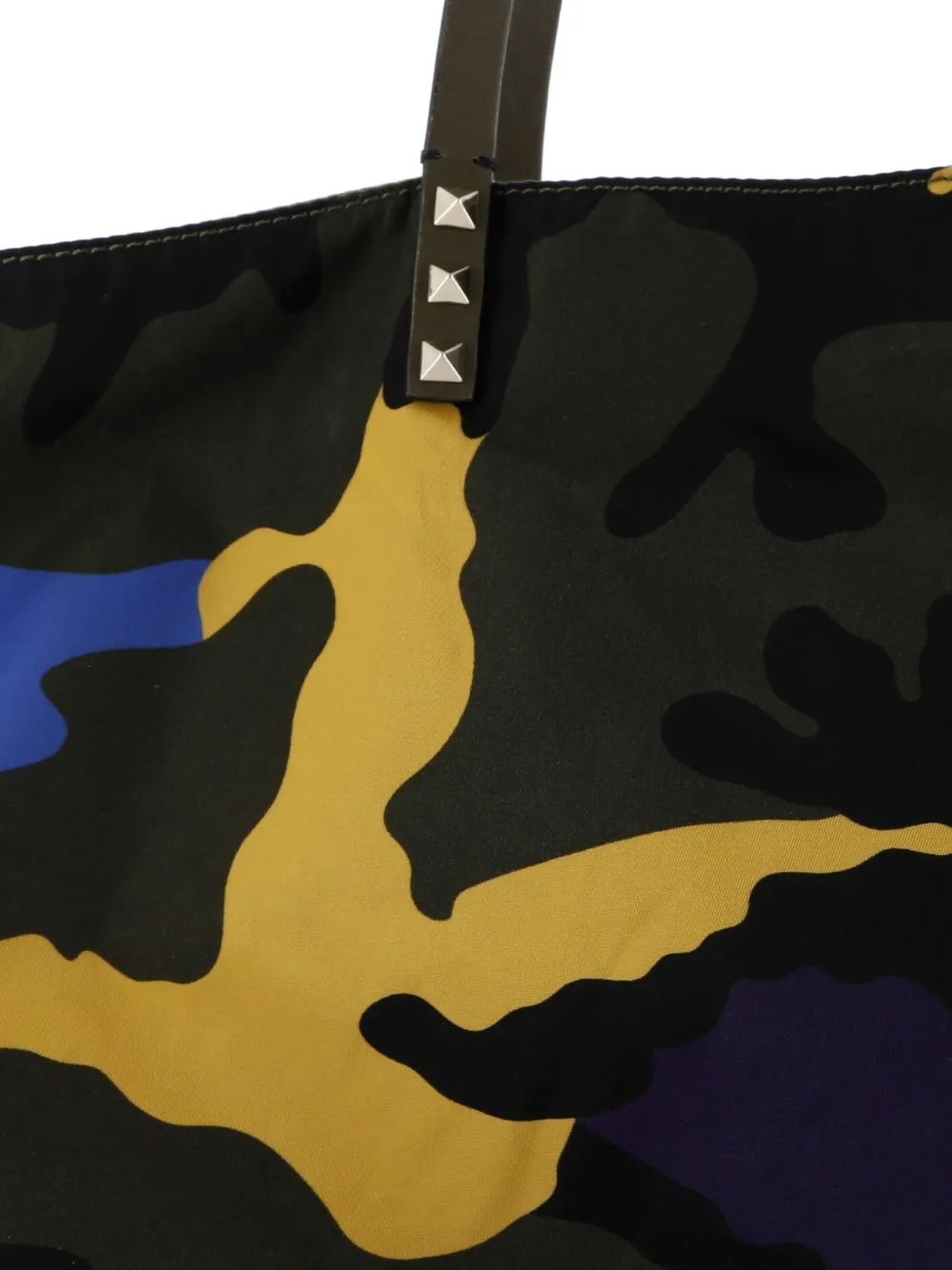 Pre-owned Valentino Garavani Rockstud Open Reversible Convertible Camo Nylon Medium Tote Bag In Multi
