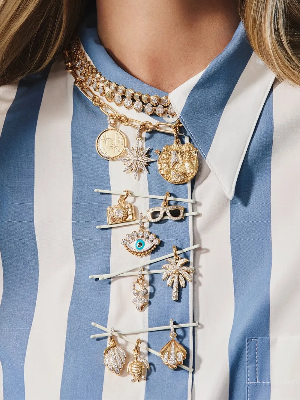 Sara Weinstock 18K yellow gold palm-tree-motif diamond charm | Image 2