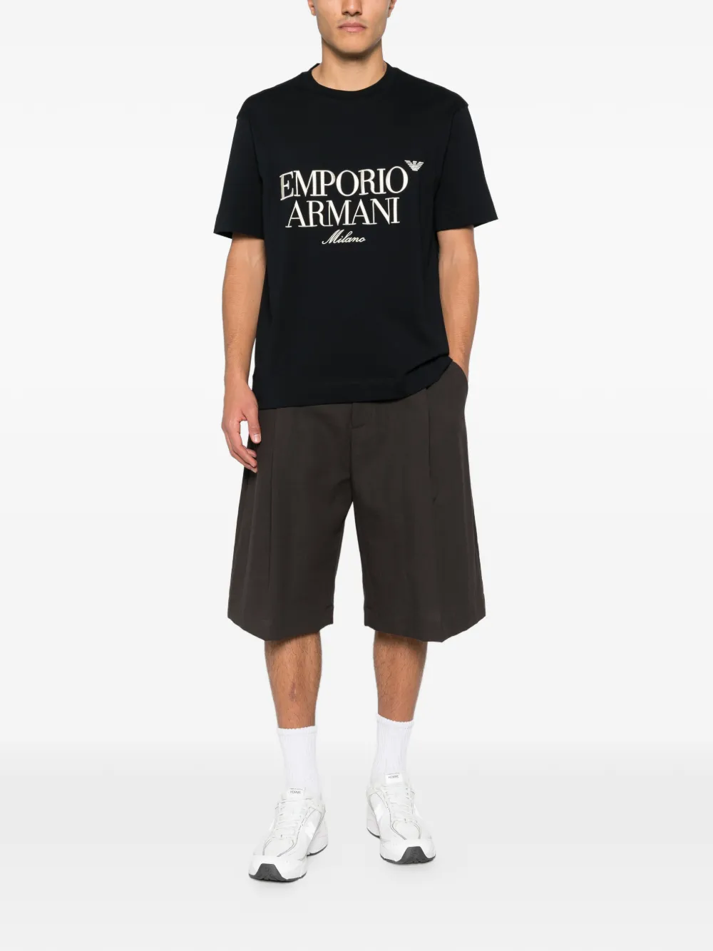 Emporio Armani logo-embroidered T-shirt - Zwart