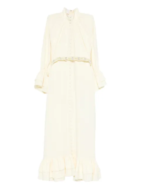 Reem Al Dhaheri vestido midi con volantes y cinturón