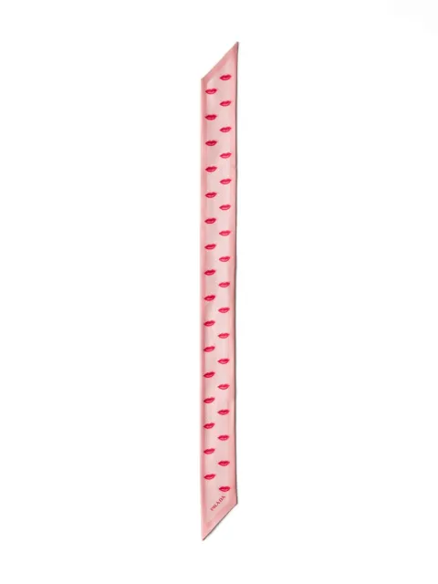 Prada mascada con labios estampados