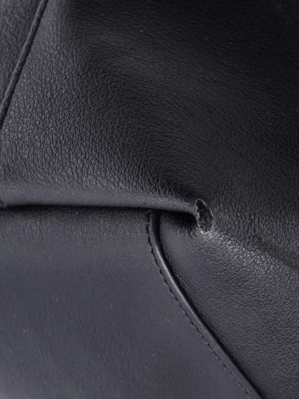 Pre-owned Saint Laurent Bold Leather Large Tote Bag In Black