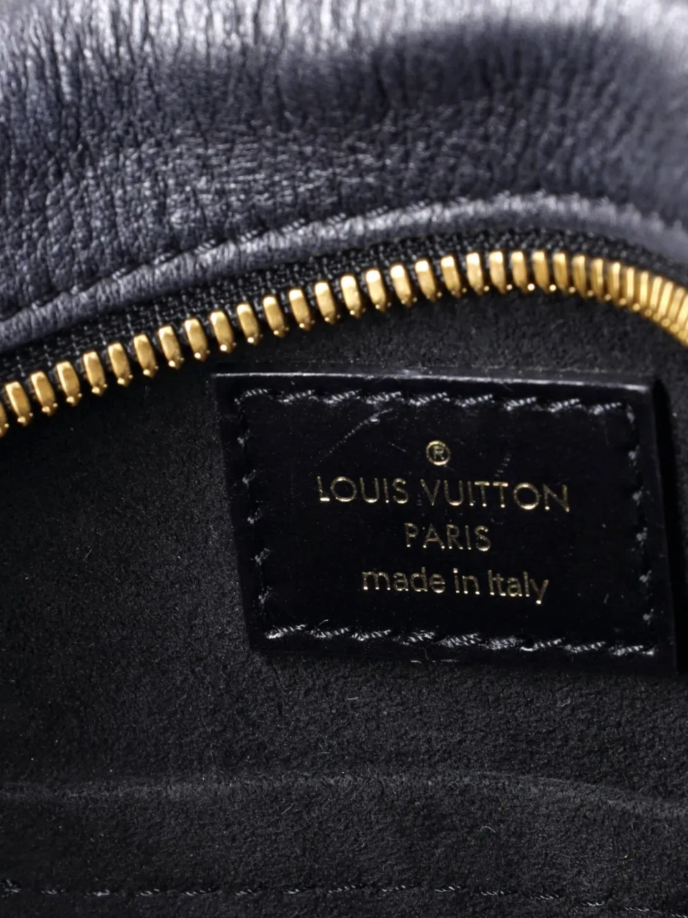 LOUIS VUITTON Pre-owned Boite Chapeau Souple Bag Monogram Vernis Mm Crossbody Bag In Black