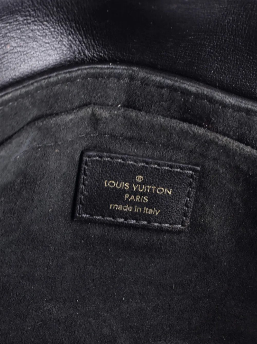 Pre-owned Louis Vuitton New Wave Chain Bag Quilted Leather Mm Crossbody Bag In Black